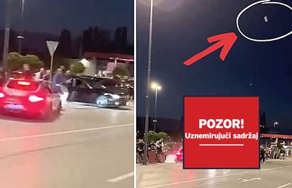 VIDEO Detalj strašnog divljanja: Mladiću na kojeg je prvo naletio izbio predmet 20 metara u zrak!