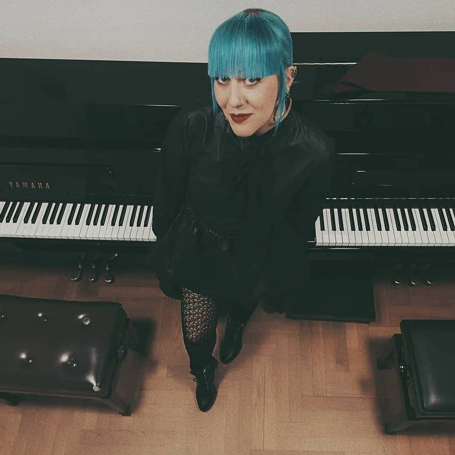 Nina Kraljić: 'Biseksualna sam. Odricala sam se zbog glazbe, a još imam ožiljke i od batina...'