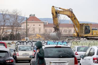 FOTO Staru zgradu Zabe usred Zagreba počeli su rušiti prije devet mjeseci. Još nisu gotovi