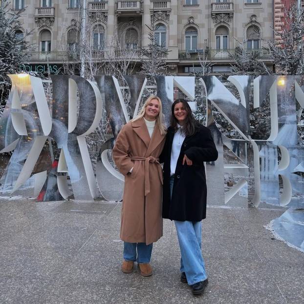 Sestrične Lara Cvjetko (lijevo) i Zrinka Ljutić (desno)