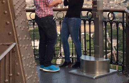 Zaprosio ju je: Cijeli internet traži par s Eiffelovog tornja