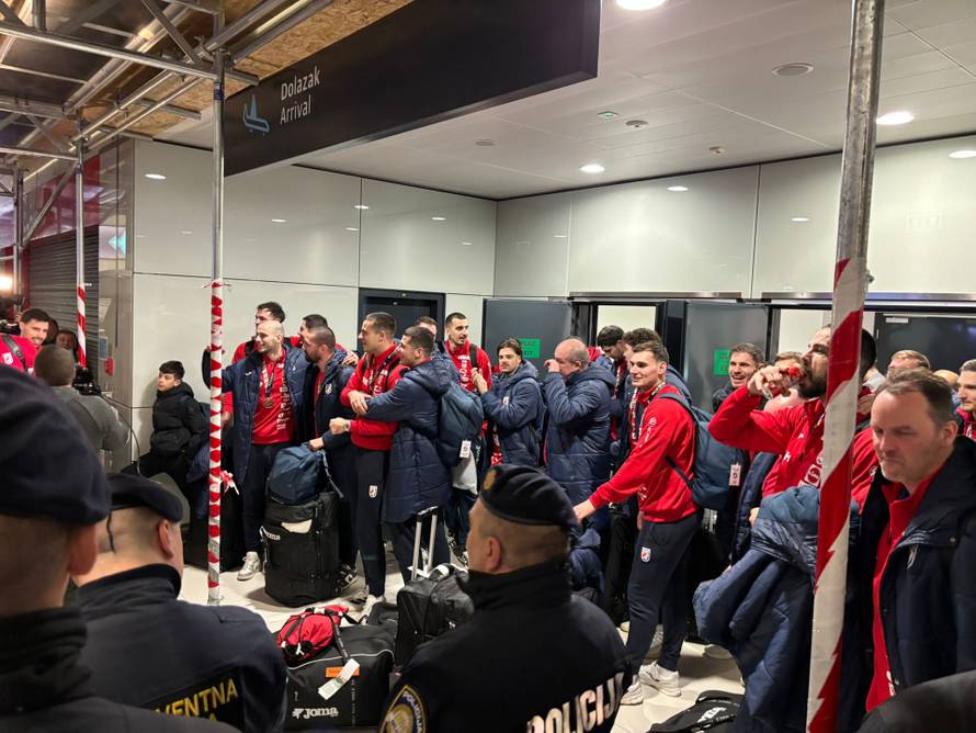 VIDEO Brončani stigli u Hrvatsku! Dočekali ih brojni navijači, orio se Thompson