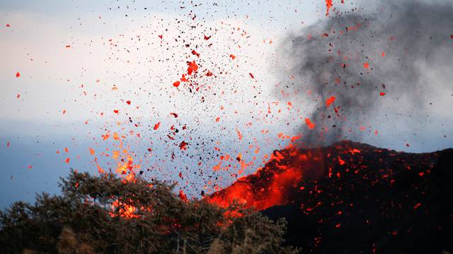 Lava erupts on the outskirts of Pahoa