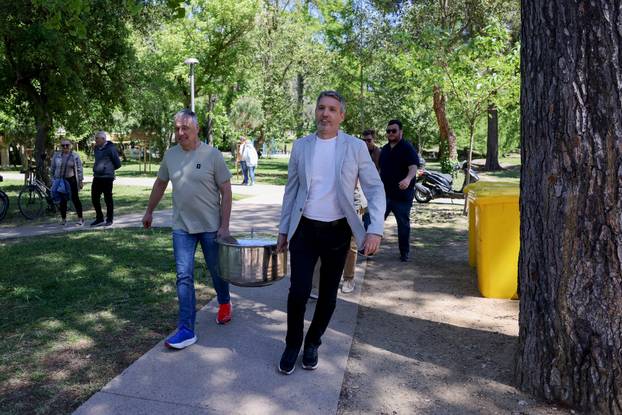 Zadar: Zadarski SDP tradicionalno obilježio Međunarodni praznik rada uz podjelu graha i pića te druženje i glazbu