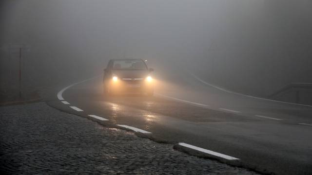 Kiša i magla otežavaju promet na autocesti Rijeka-Zagreb 