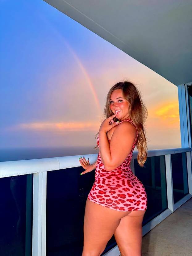 FOTO Poze koje izluđuju fanove: Svojom fleksibilnošću mjesečno zarađuje i do 130.000 eura