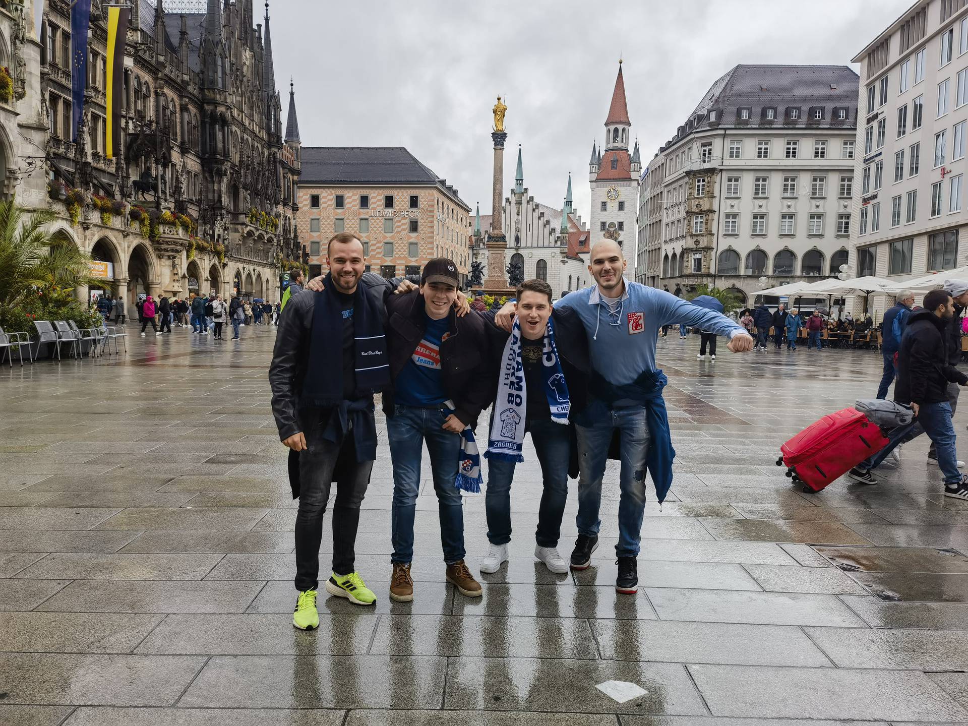 Pogledajte pjesmu dinamovaca u središtu Bavarske. Navijači su poručili: 'Osvojili smo München'