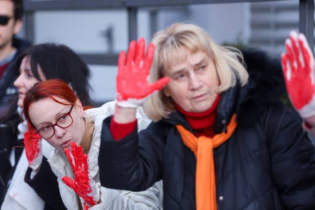 Zagreb: Mirna akcija solidarnosti sa svim žrtvama represivnog sustava u Srbiji ispred srpske ambasade