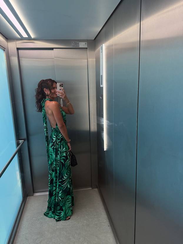 FOTO 'Kraljica sponzoruša' fotkala se potpuno gola: 'Ti si majka, razmisli o svojoj obitelji'