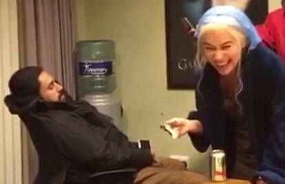 Daenerys je i kraljica spački: Evo kako je 'podvalila' kolegi
