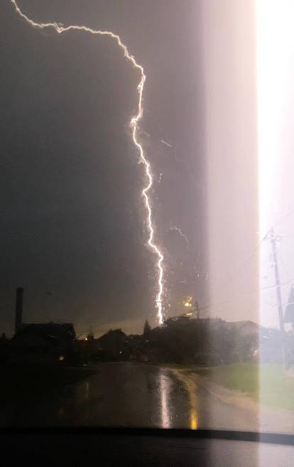 FOTO Pogledajte slike munja nad Zagrebačkom županijom