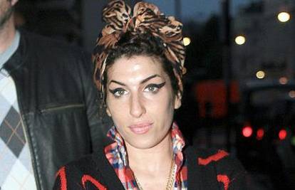 Amy Winehouse po izlasku iz bolnice izgleda normalno