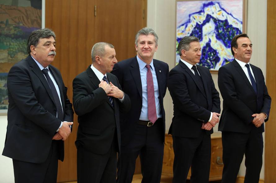 Nogomet ćemo vratiti publici, on se ne igra za ljude u ložama