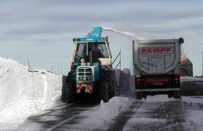 'Snijegoprivreda' - farmeri kupe snijeg pa ga prodaju 