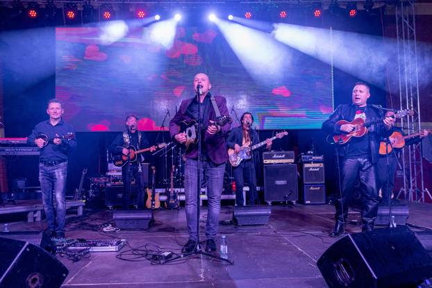 Županja: 13. božićni koncert Opće Opasnosti i prijatelja