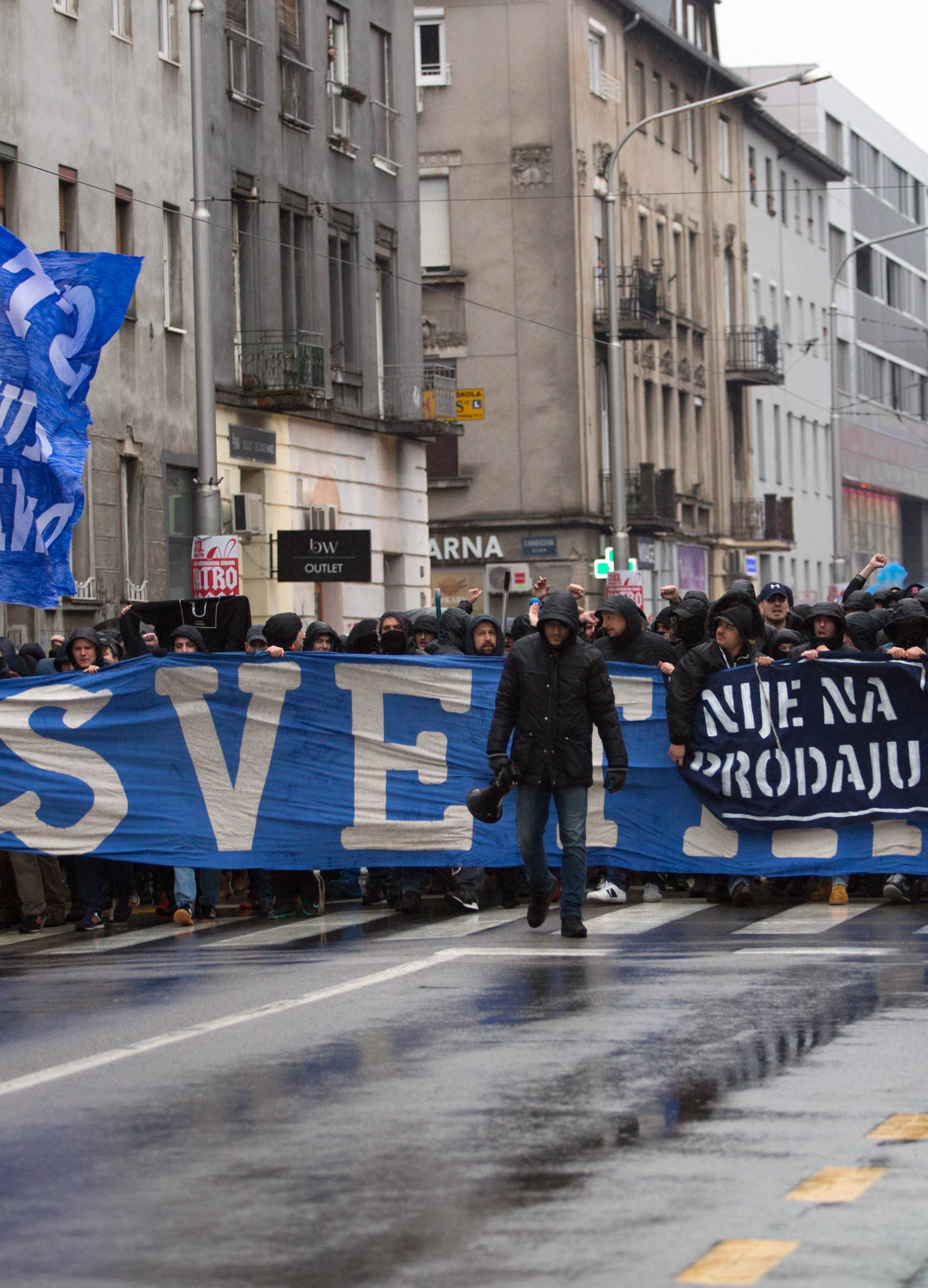 Dinamovci na terenu, Boysi na ulici: Svetinja nije na prodaju!