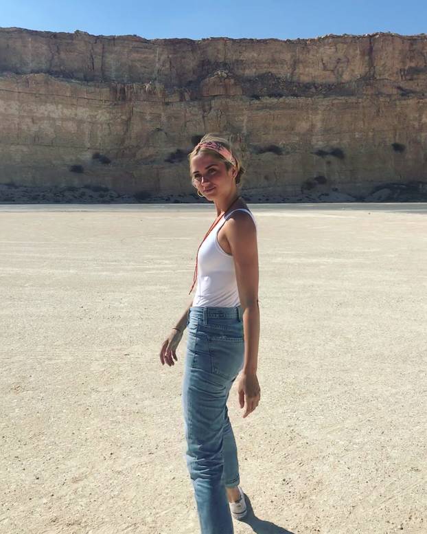 FOTO Zvijezda Hollywooda je zavirila u garažu Ferrarija. A mehaničari u njezin dekolte