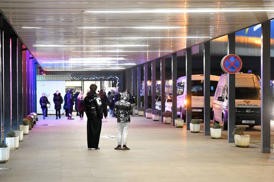 Varaždin: Evakuiran trgovački centar Lumini, u tijeku je policijski pregled