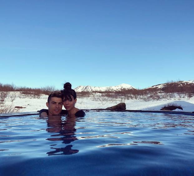 Od prodavačice do zaručnice u vrućim tangicama: Evo kako se Georgina mijenjala kroz godine