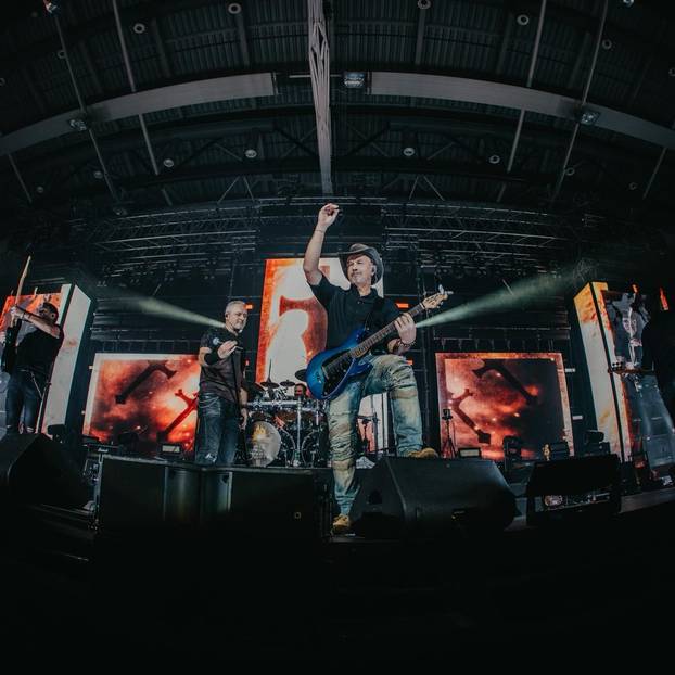 FOTO Drugi Thompsonov nastup u Poreču: Pogledajte kakva je atmosfera na koncertu u Istri