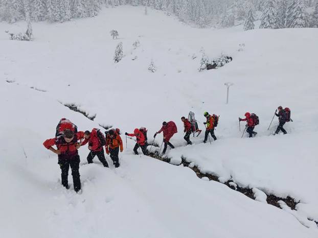 FOTO U ovoj su provaliji našli tijela tri Hrvata, spuštali se užadima, pomogao je i pas
