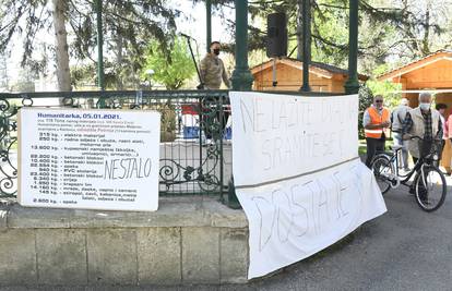 Mirni prosvjedi u Petrinji: 'Gdje su nestale donacije, milijuni kuna i građevinski materijal?'