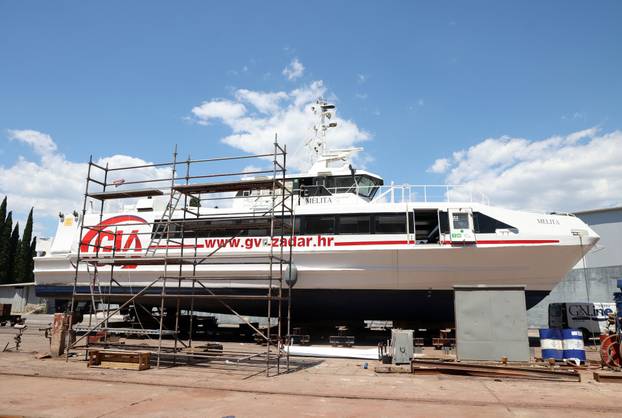 Ošte?eni katamaran Melita dotegljen u šibensko brodogradilište Iskra