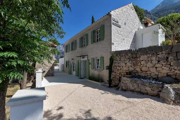 FOTO Kamena kuća stara više od stoljeća kod Makarske danas pruža odmor iz snova