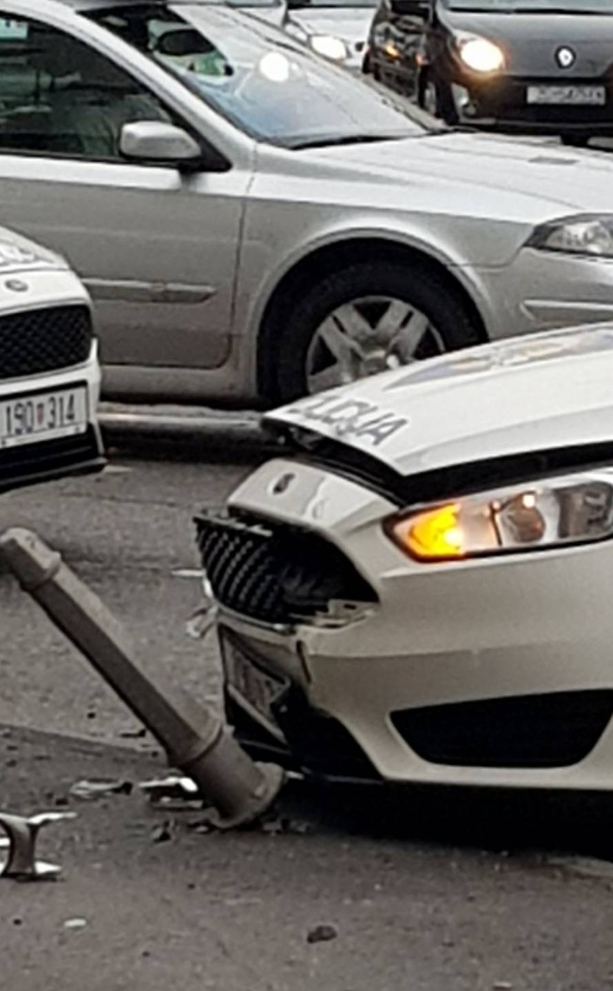 Krš i lom u središtu Zagreba: Sudarili se s policijskim autom