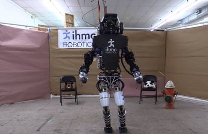 Googleov zastrašujući robot sada može - usisavati i mesti