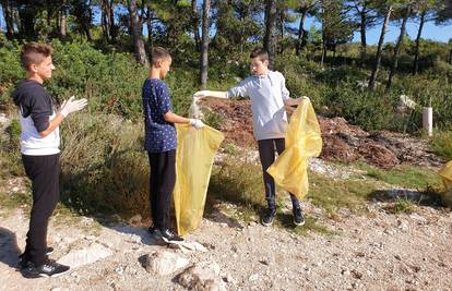 Sad je plaža Pilatuša kao nova: Čistili  je osnovnoškolci, vrtićani, njihove tete, pomogli i mještani