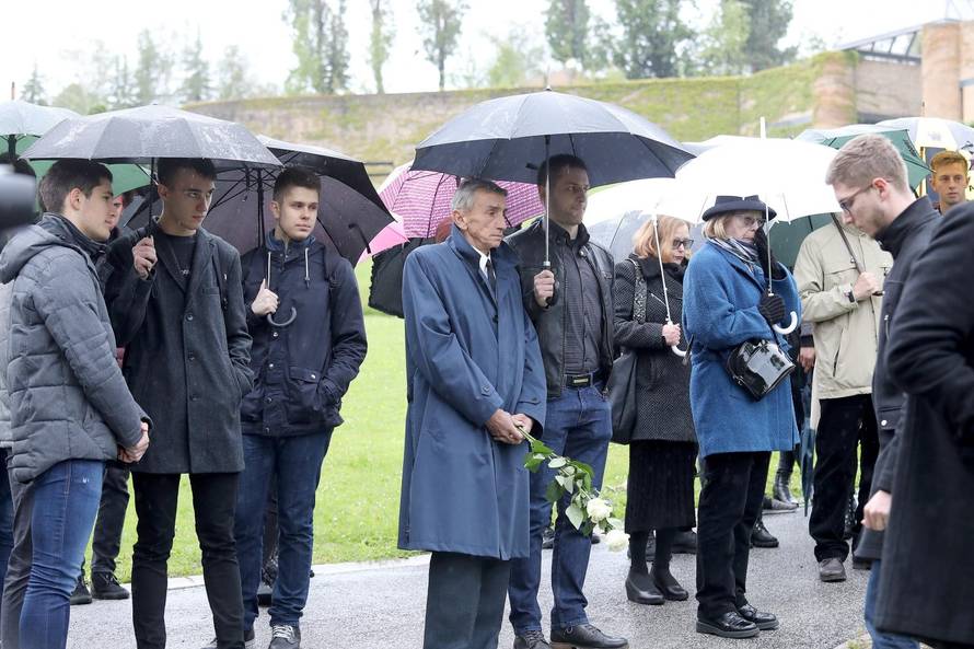 Zagreb: IspraÄaj i polaganje urni 11 pokojnika koji su tijela darovali Medicinskom fakultetu