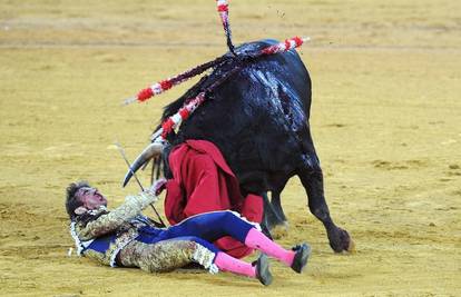 Matador jedva izvukao živu glavu u okršaju s bikom