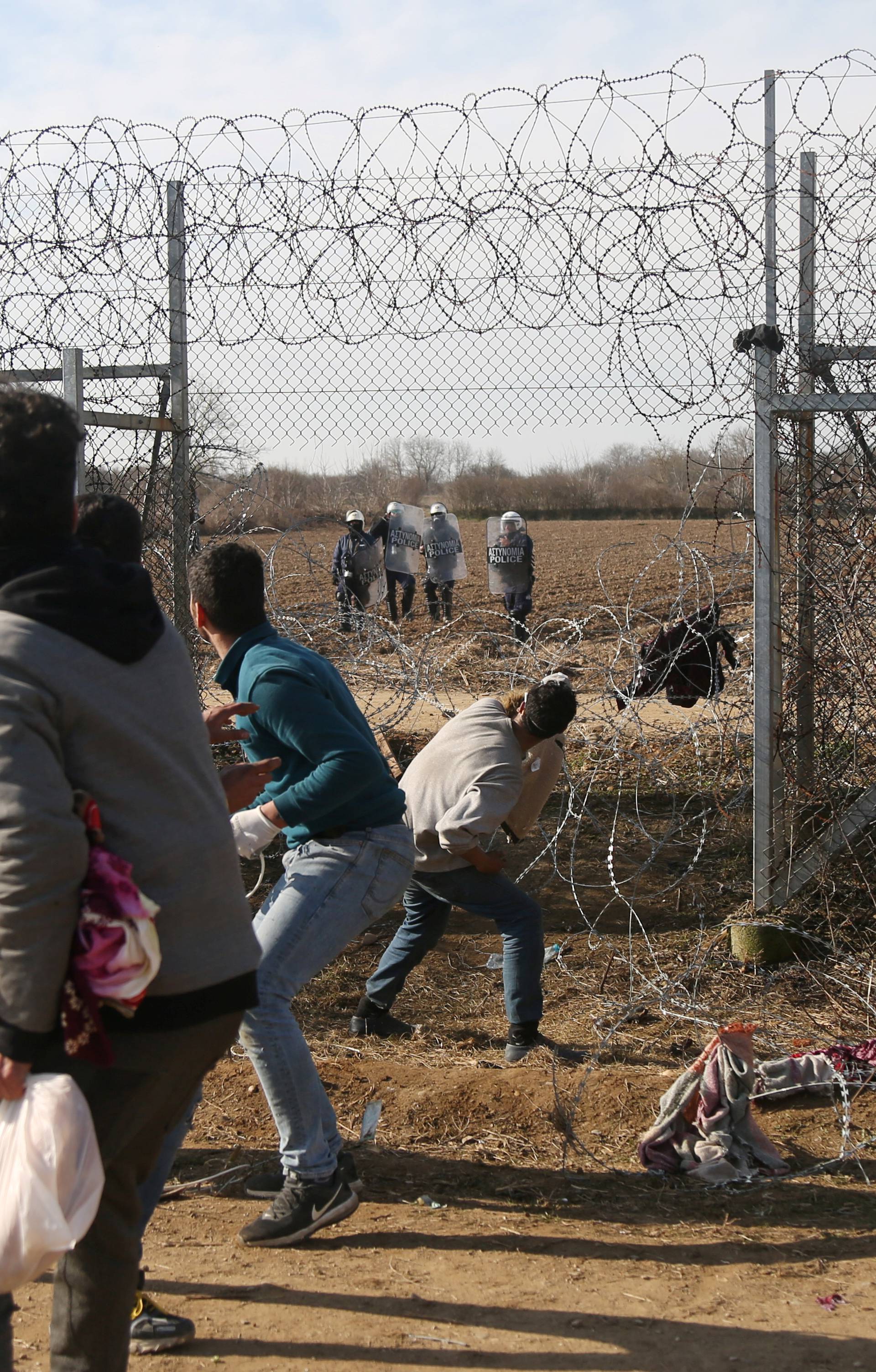 Kaos na grčko-turskoj granici: Utopilo se dijete, veliki neredi