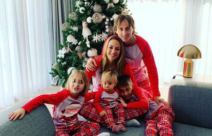 Modrići se odjenuli u identične pidžame: 'Sretan Božić svima!'