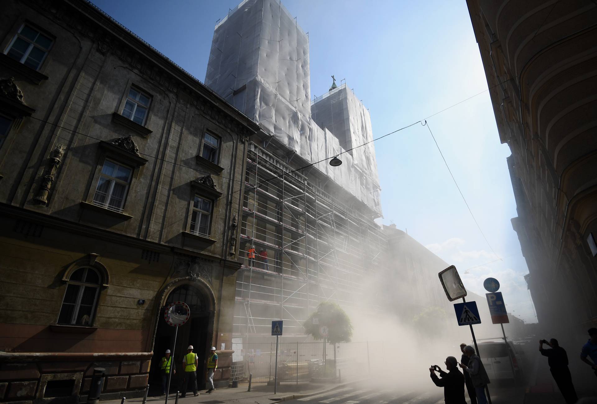 Zagreb: Uspješno miniran ostatak svoda Bazilike Srca Isusova u Palmotićevoj