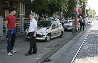 Zagreb: Troje ozlijeđenih u sudaru dva auta u Savskoj