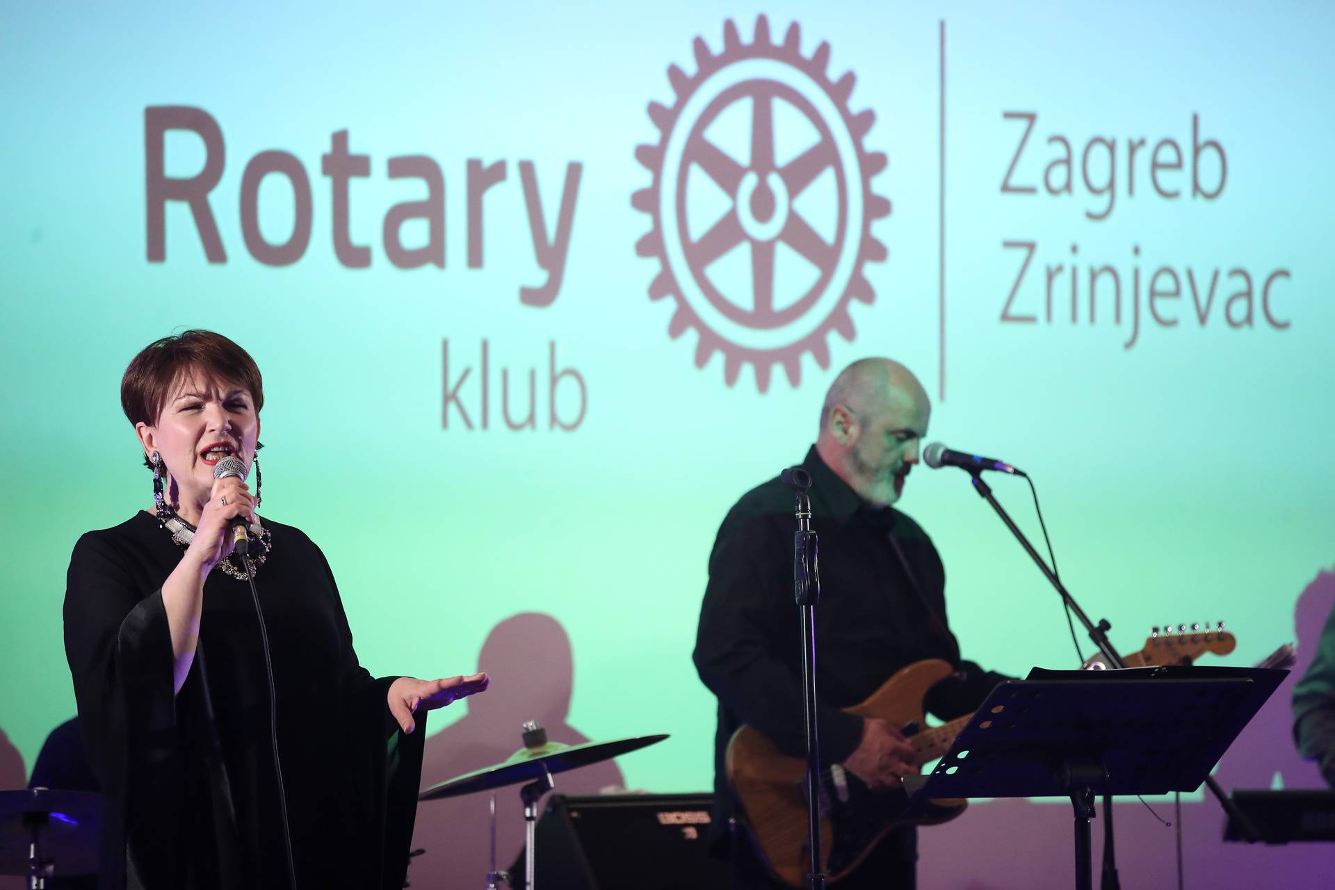 Natalija Prica zabavljala se na večeri Rotary kluba Zrinjevac