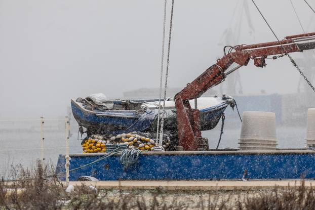 U Puli od ranog jutra pada gusti snijeg