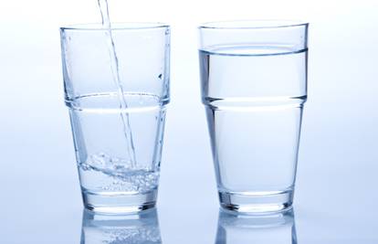 Devet prednosti pijenja tople vode natašte: Bolja probava...