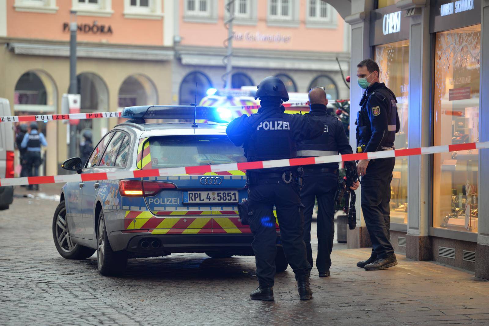 Car driver races through Trier's pedestrian zone