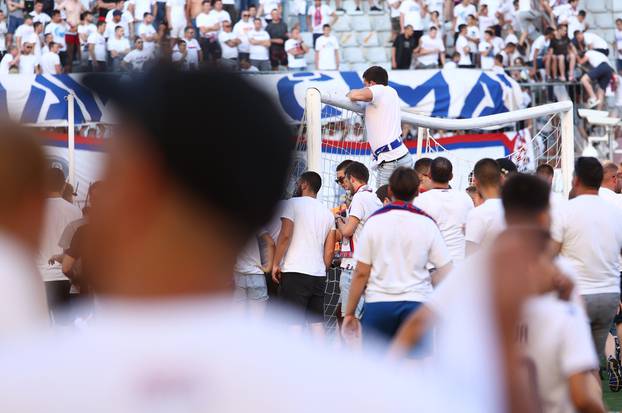 Split: Navijači ušli u teren na završetku  utakmice  Hajduk - Šibenik