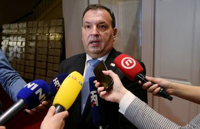 Ministar Beroš: Nema panike, spremni smo na korona virus