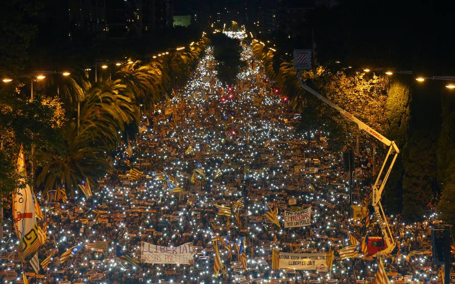 Protestors hold the light of their mobiles during a demonstration called by pro-independence associations asking for the release of jailed Catalan activists and leaders in Barcelona
