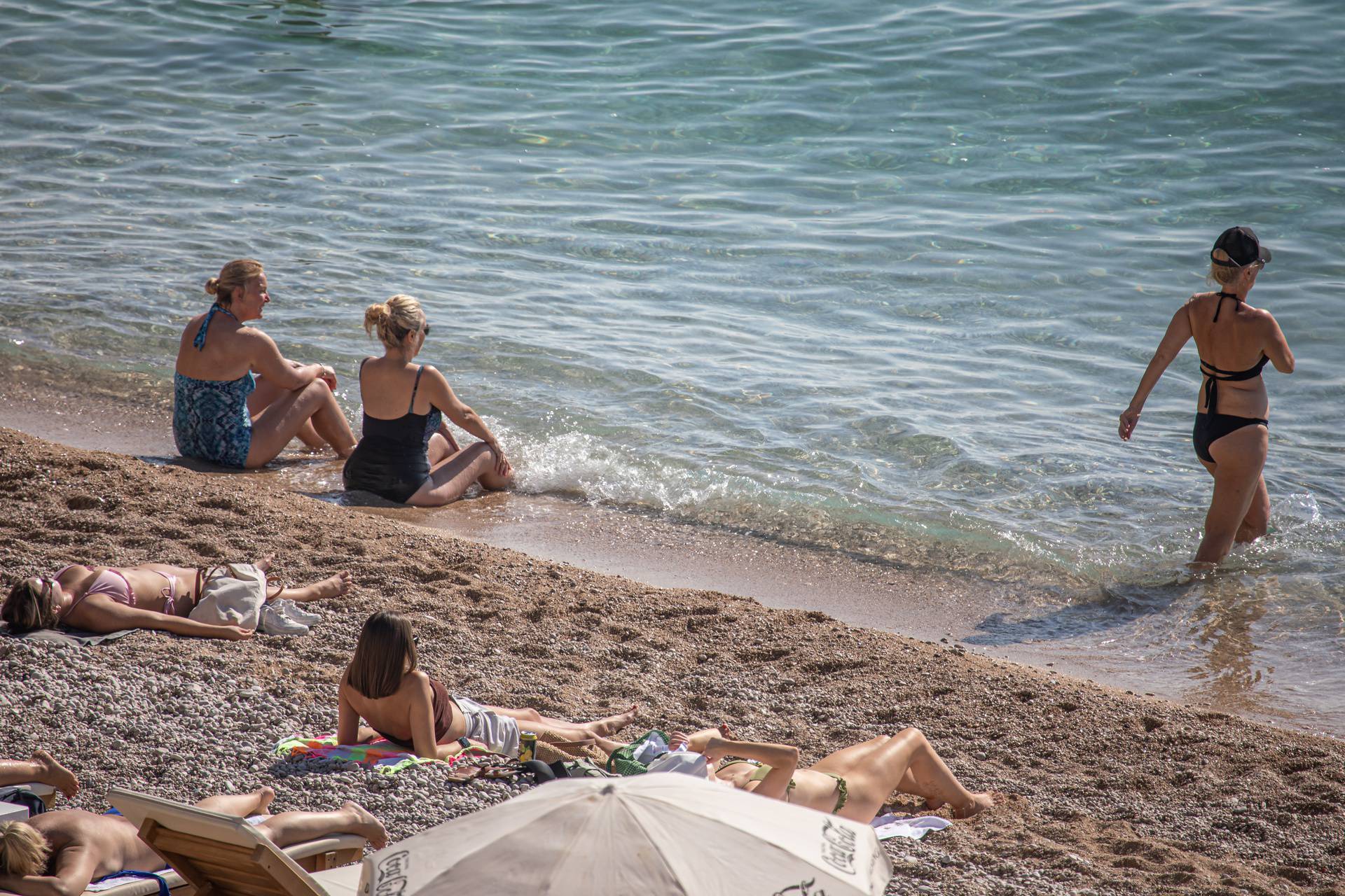 Dubrovnik: Plaža Banje i dalje puna kupača