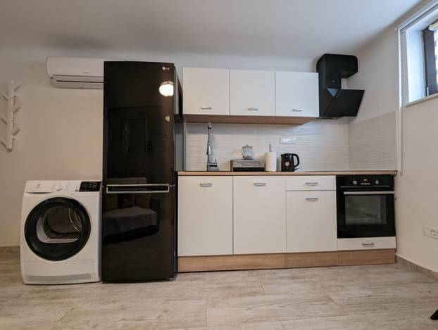 FOTO Prodaju garsonijeru u Zagrebu: Dok kuhate, gledate osobu na wc-u! Ovo je cijena...