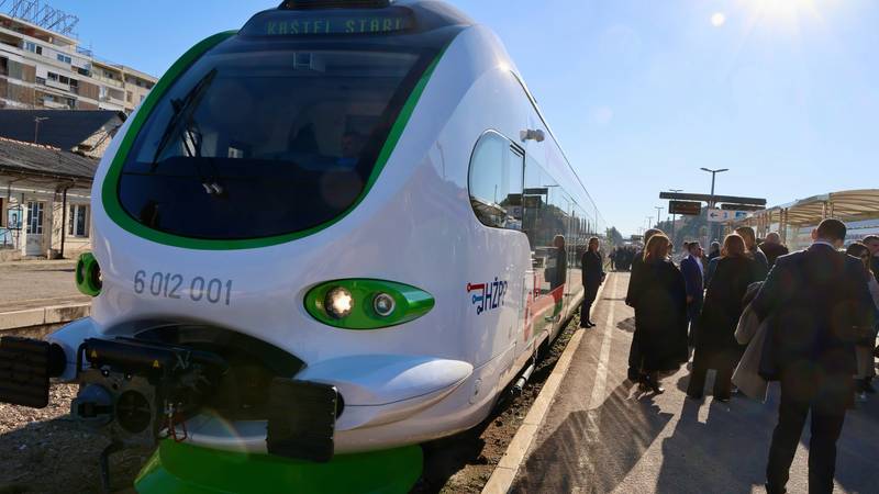 Vlada dala suglasnost na sklapanje ugovora za baterijske elektromotorne vlakove