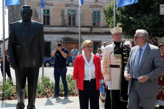 Povodom Dana Grada Gline održana svečana sjednica i otkriven spomenik Franji Tuđmanu