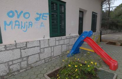 Huligani šarali po vrtiću u Šibeniku i demolirali ga