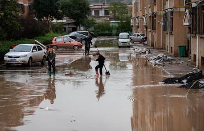 Poplave u Kini: Poginulo 15 ljudi